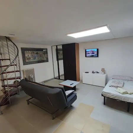 Daire Private Flat By Old Town, Shops *