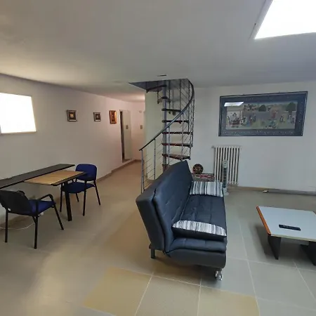 Daire Private Flat By Old Town, Shops *