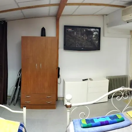 Private Flat By Old Town, Shops Apartman