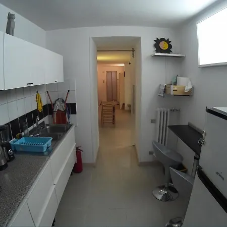 Private Flat By Old Town And Shops Апартаменты Бари