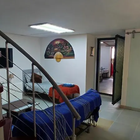 Private Flat By Old Town, Shops