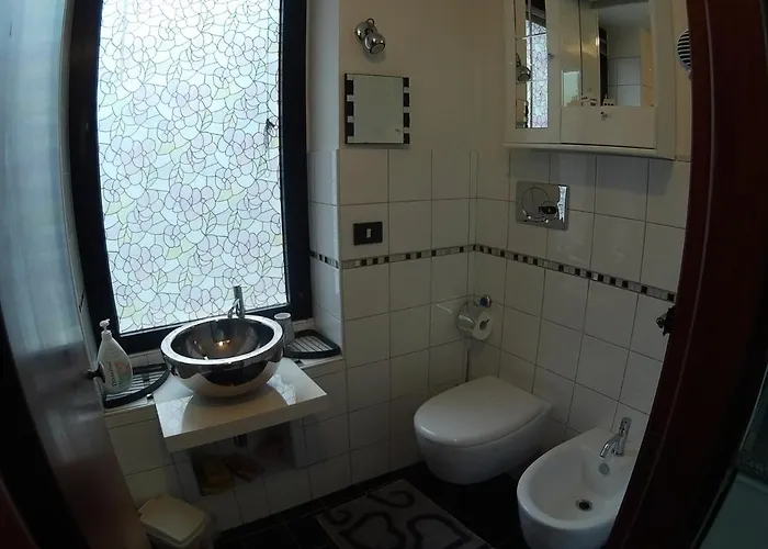 Private Flat By Old Town, Shops